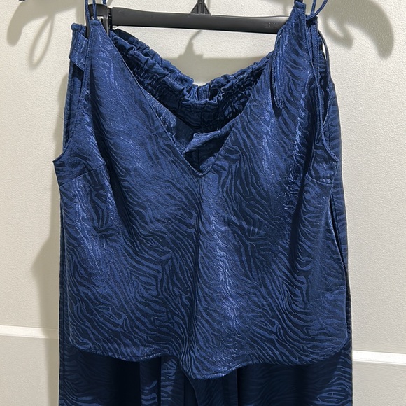 8hrs Sale! VS LUXE Lounge sleep set - Picture 4 of 11